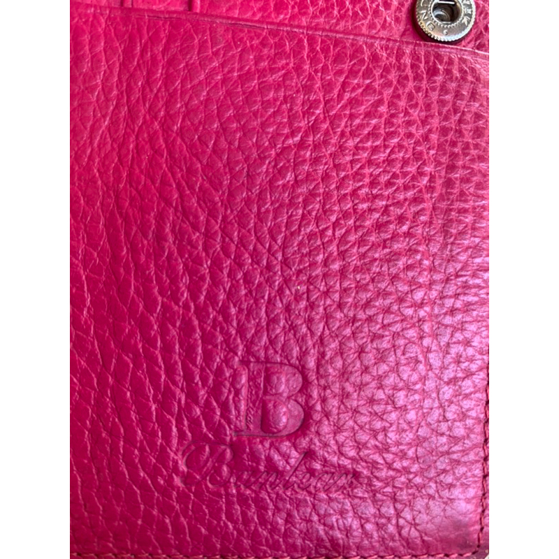 Túi ví chuẩn si. Túi ví qua sử dụng. Khách vui lòng xem hình nếu muốn biết thêm thông tin sản phẩm mời khách vô chat nhé