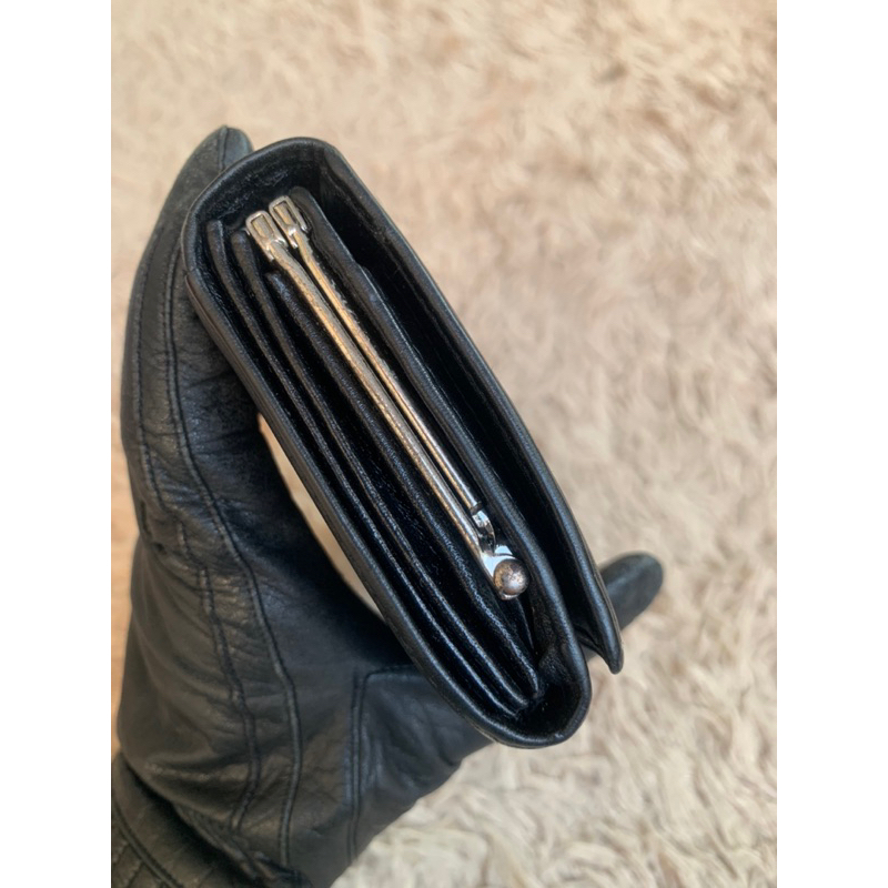 Túi ví chuẩn si. Túi ví qua sử dụng. Khách vui lòng xem hình nếu muốn biết thêm thông tin sản phẩm mời khách vô chat nhé