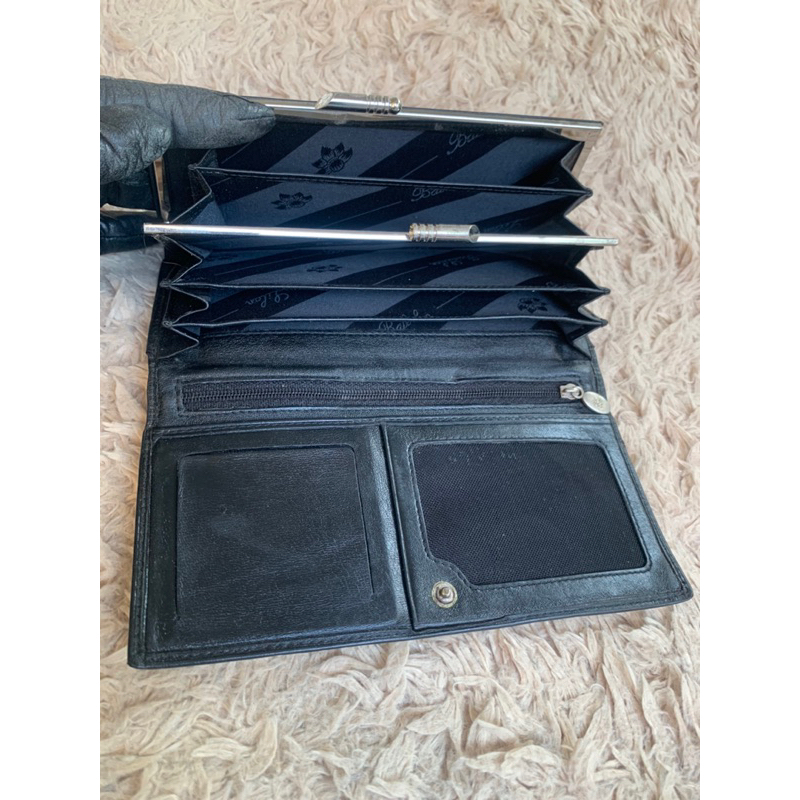 Túi ví chuẩn si. Túi ví qua sử dụng. Khách vui lòng xem hình nếu muốn biết thêm thông tin sản phẩm mời khách vô chat nhé