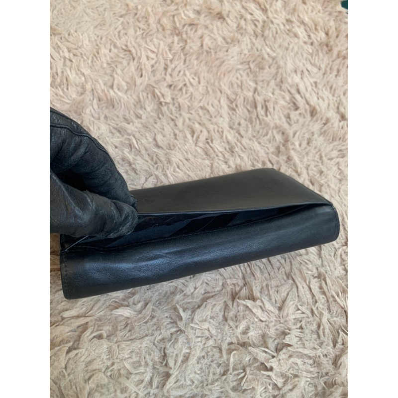 Túi ví chuẩn si. Túi ví qua sử dụng. Khách vui lòng xem hình nếu muốn biết thêm thông tin sản phẩm mời khách vô chat nhé