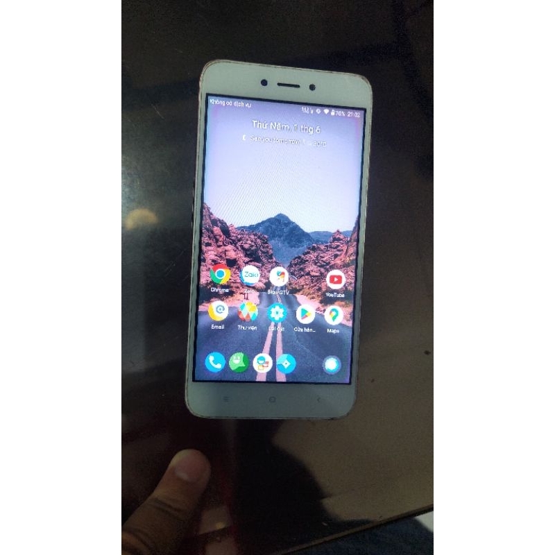Điện thoại cũ Xiaomi Redmi 5A lên Android 10 màn hồng pin yếu