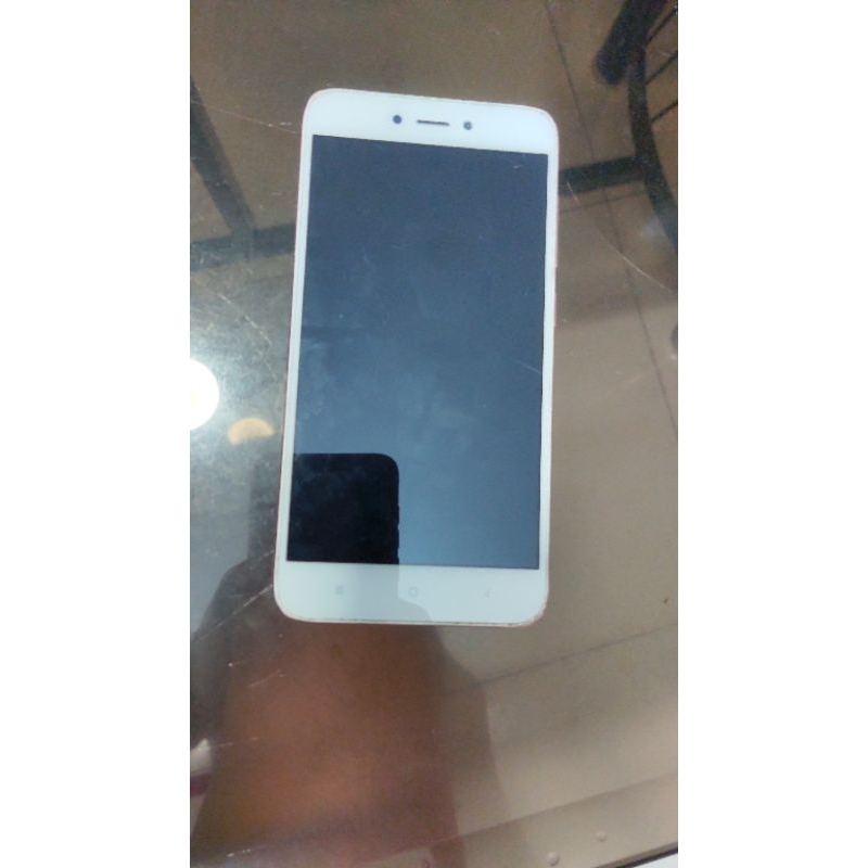 Điện thoại cũ Xiaomi Redmi 5A lên Android 10 màn hồng pin yếu