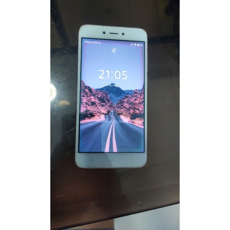 Điện thoại cũ Xiaomi Redmi 5A lên Android 10 màn hồng pin yếu