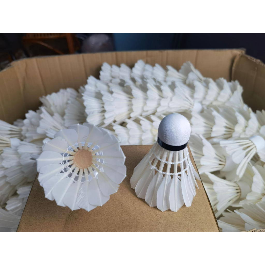 Quả cầu lông giá siêu rẻ tiêu chuẩn thi đấu phù hợp cho học sinh sinh viên