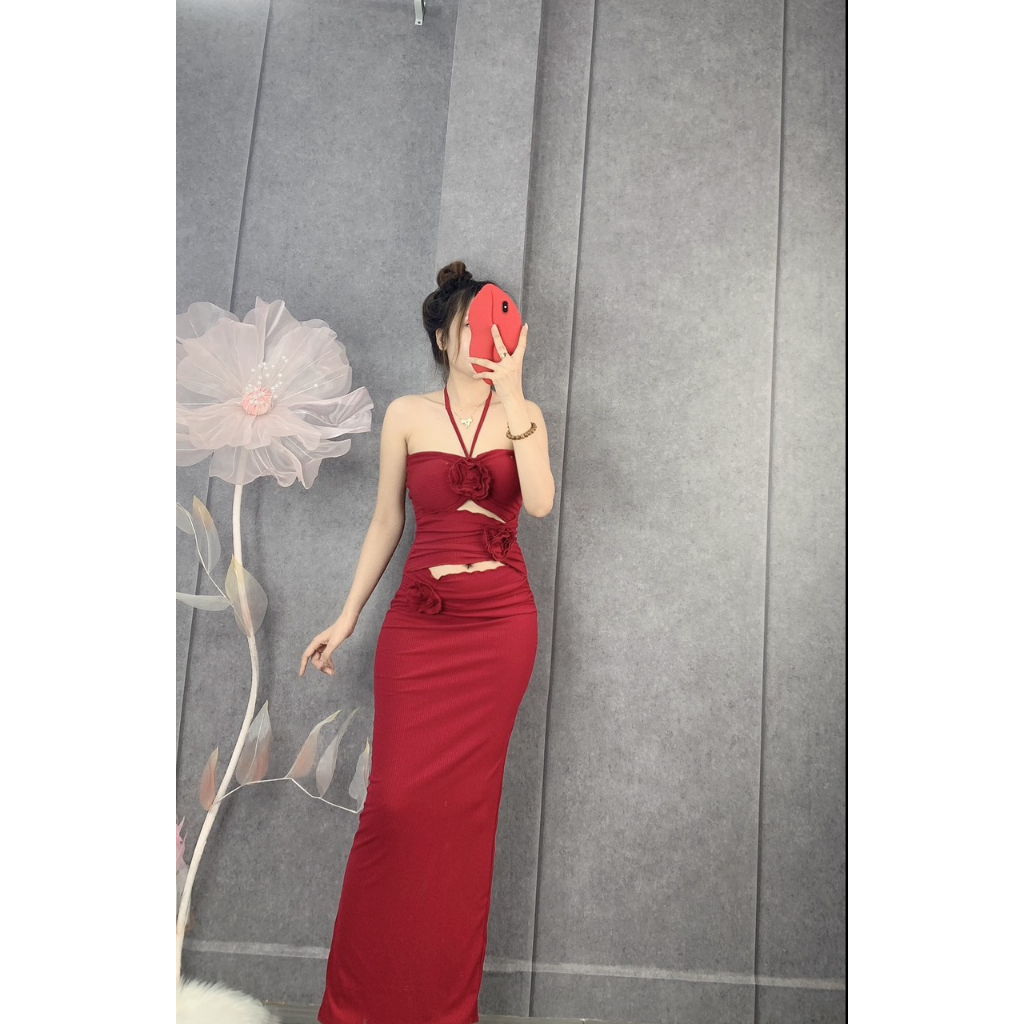 Đầm ly yếm 3 bông hoa trước ngực ôm body dáng dài cực hot , chất thun gân dày dặn