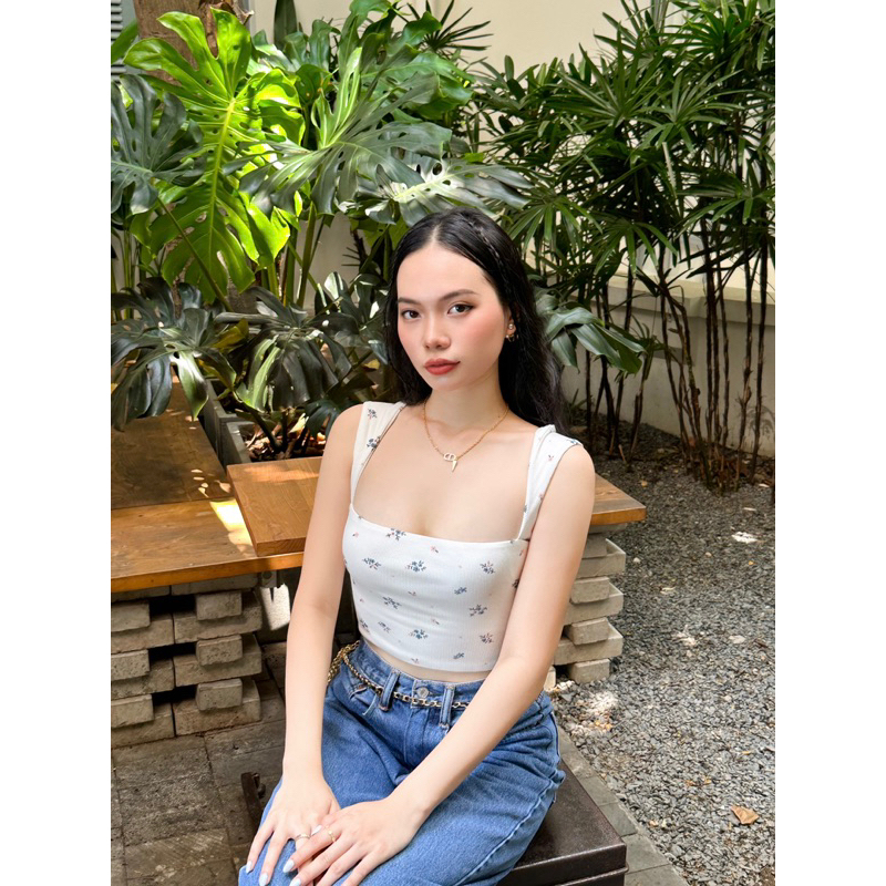 “𝐉𝐔𝐋𝐈𝐄” Áo croptop hai dây thun gân hở lưng, hoa liti xinh xắn