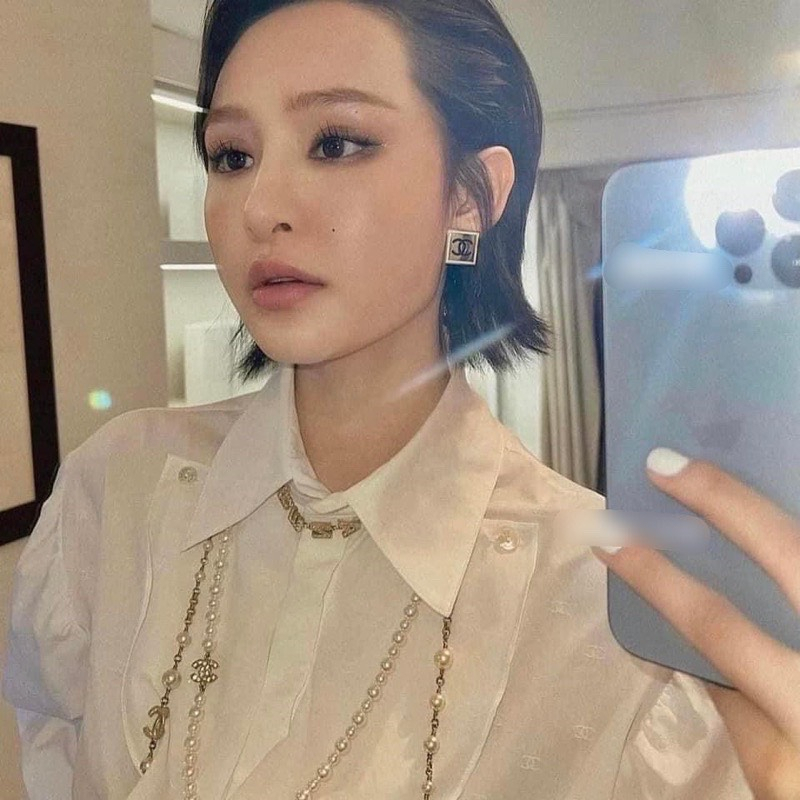 Khuyên tai Vuông trắng thương hiệu ECNV2