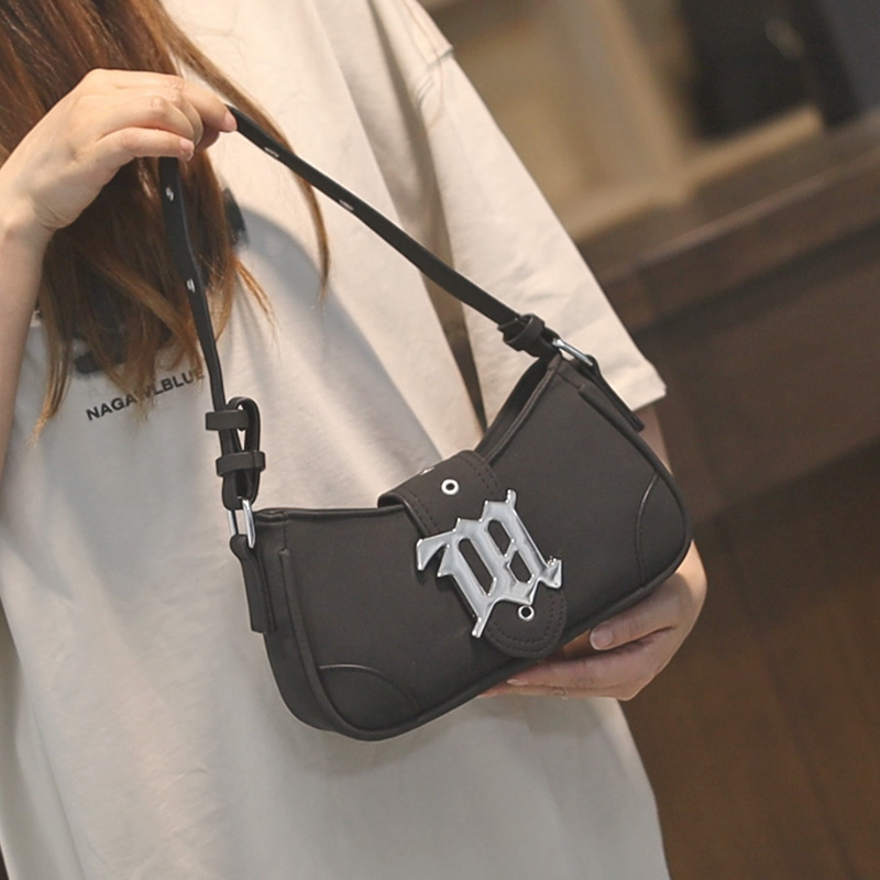 Túi xách nữ đeo chéo đeo vai 2 kiểu điệu đà cá tính Capucha T318