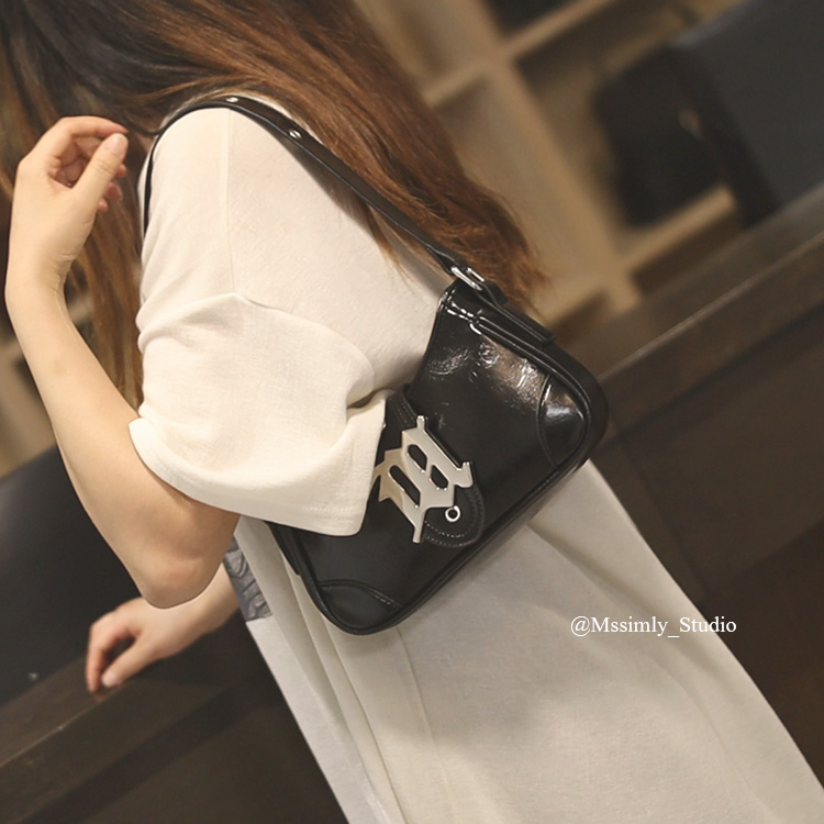 Túi xách nữ đeo chéo đeo vai 2 kiểu điệu đà cá tính Capucha T318