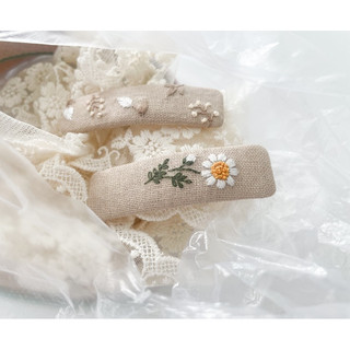 KẸP TÓC THÊU TAY CÚC TANA (by Mioly)