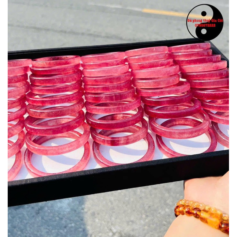 Vòng bản liền đá thach anh dâu tây vuông vip kiểm định