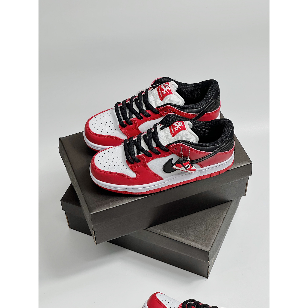 GIÀY SB DUNK ĐỎ ĐEN, SB DUNK CHICAGO ĐỎ TRẮNG, N_IKE SB ĐỎ VẠCH ĐEN KÈM DÂY PHỤ VÀ MÓC XỊN XÒ màu bản cao cấp_full box
