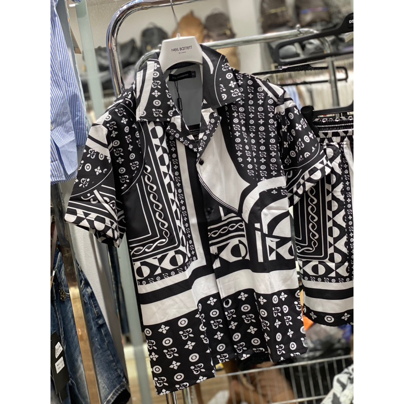 Bộ cổ bẻ chất lụa cực mát ,logo hoạ tiết nổi bật sang trọng