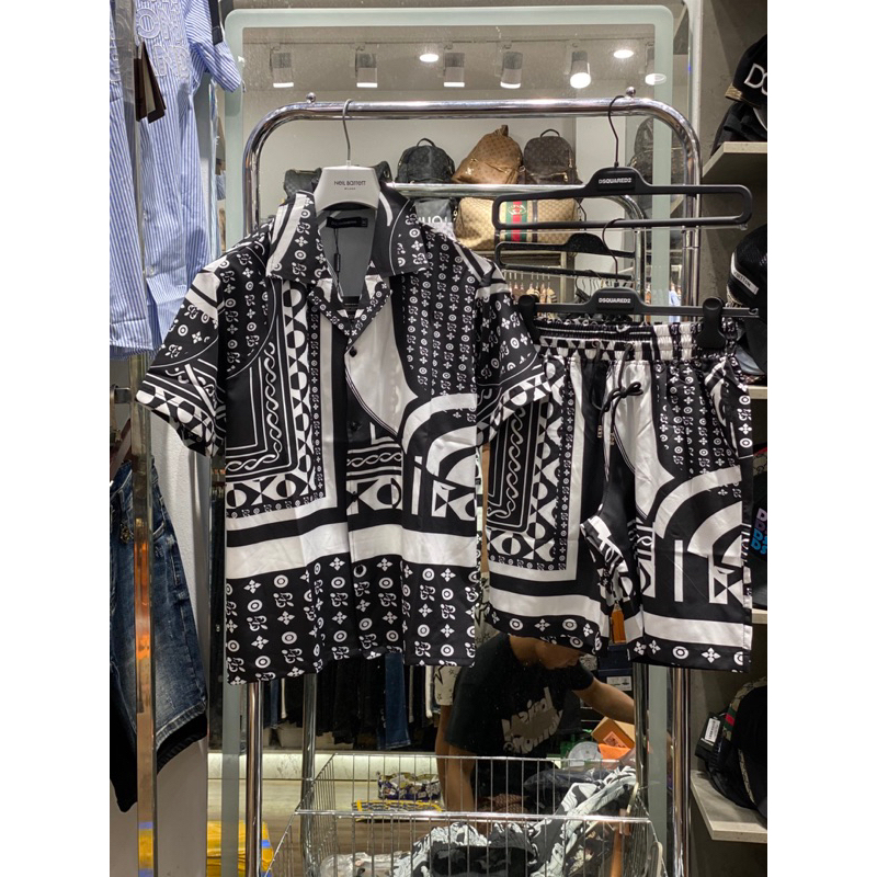 Bộ cổ bẻ chất lụa cực mát ,logo hoạ tiết nổi bật sang trọng