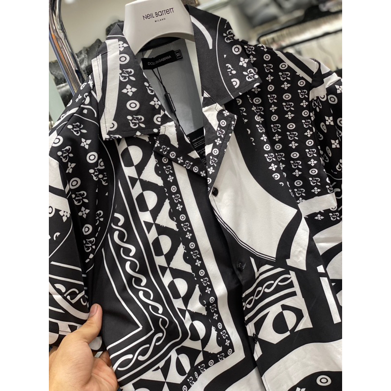 Bộ cổ bẻ chất lụa cực mát ,logo hoạ tiết nổi bật sang trọng