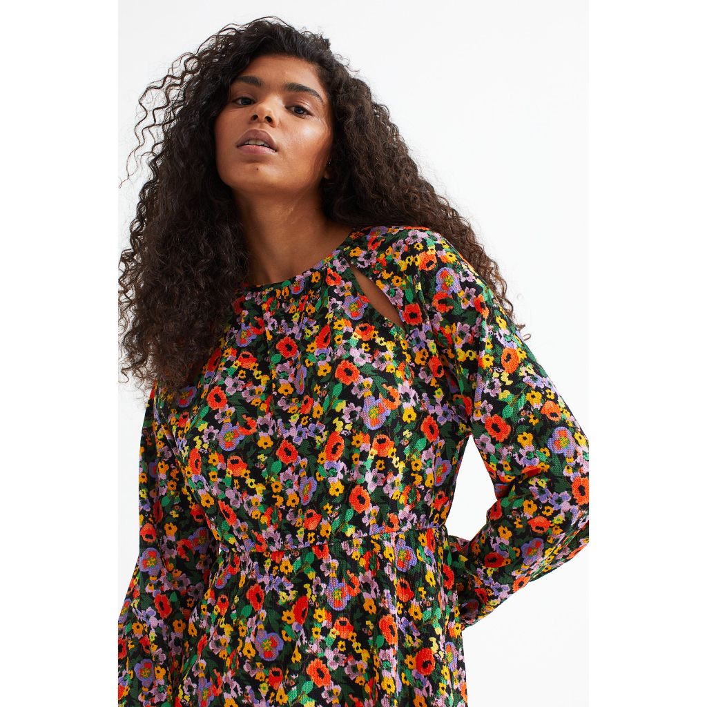 H&M Đức - Đầm ngắn chữ A cut out khoét vai tay dài hoa màu sắc sale auth cao cấp new tag chính hãng có sẵn 1100493001