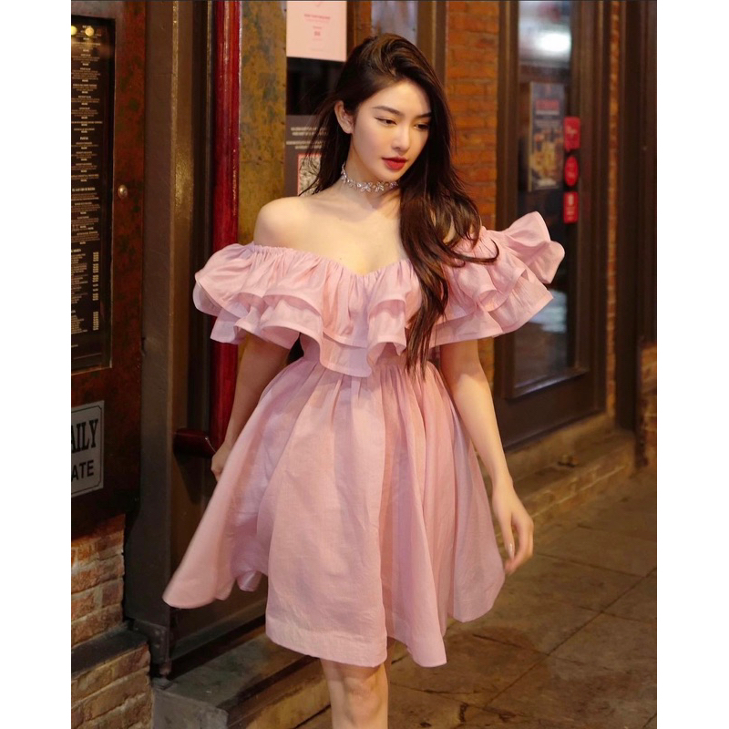 Pass Váy thiết kế trễ vai EmWear