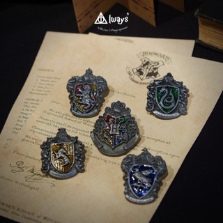 Huy hiệu pin cài áo Hogwarts - Harry Potter