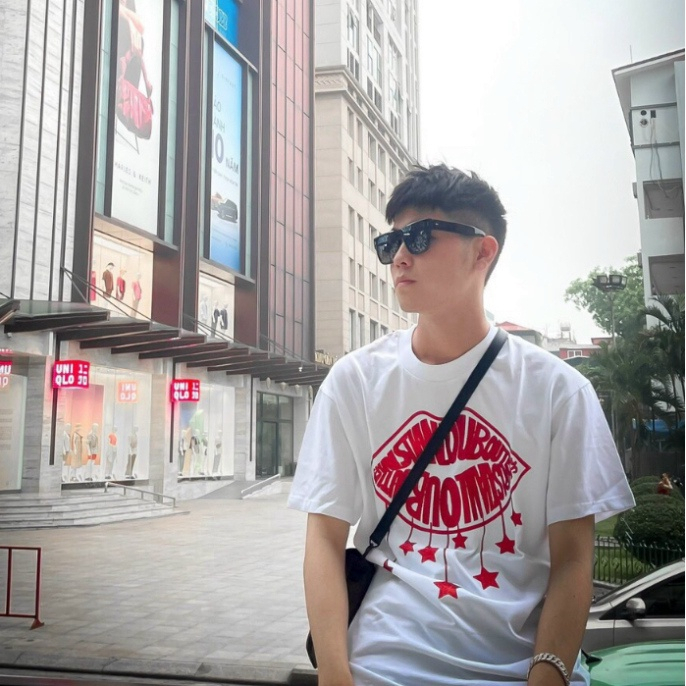 Áo Thun Louboutin Đôi Môi In Nhũ Kim Tuyến, unisex nam nữ chất cotton co dãn thoáng mát  cháy phố 2023 | BigBuy360 - bigbuy360.vn