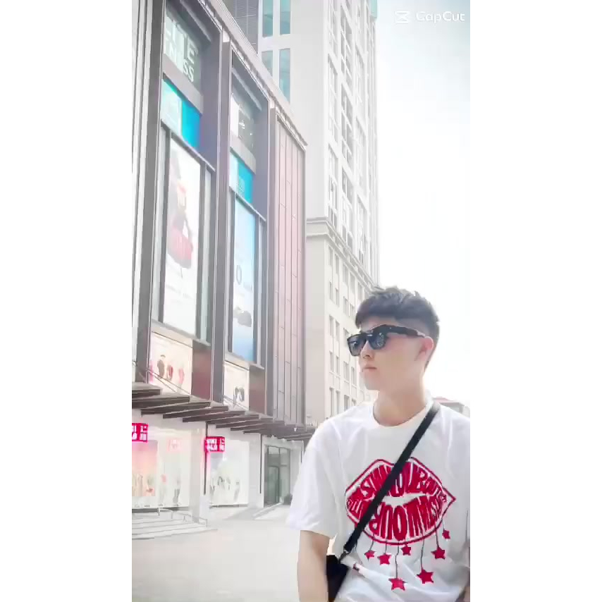 Áo Thun Louboutin Đôi Môi In Nhũ Kim Tuyến, unisex nam nữ chất cotton co dãn thoáng mát  cháy phố 2023 | BigBuy360 - bigbuy360.vn