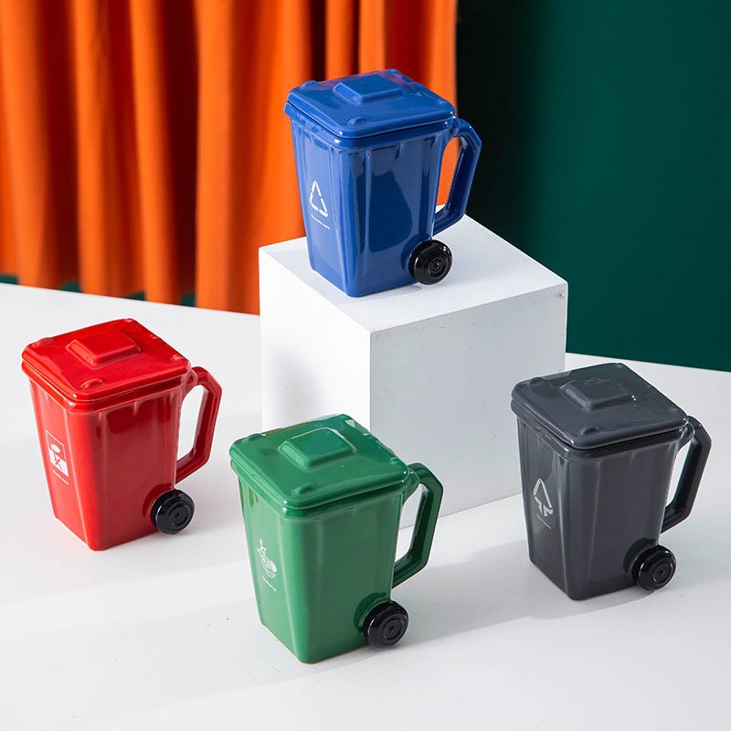 Cốc nước hình thùng rác siêu độc lạ