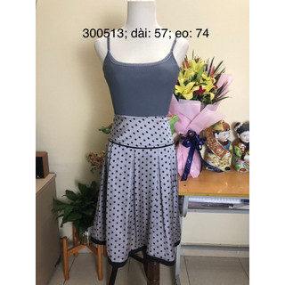 Chân váy si tuyển 2hand, dáng xòe, lụa màu xám chấm bi