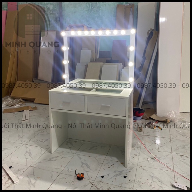 Bàn trang điểm có sẵn đèn và gương, thiết kế hộc kéo tiện lợi, nhận đặt hàng theo yêu cầu