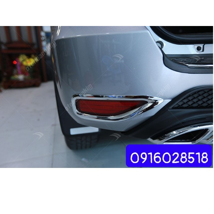 Ốp viền đèn gầm sau xe Toyota Fortuner 2017-2018 2019- 2020, Ốp đèn sương mù Fortuner mạ crom cao cấp