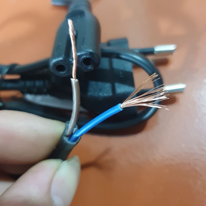 Dây nguồn số 8 ac 220v, loại tốt , dây mới, dài 50cm,tải 2.5A-5A