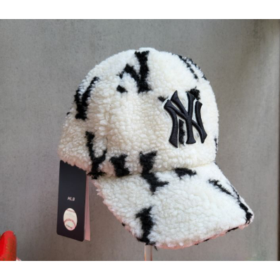 NÓN MLB MÙA ĐÔNG MONOGRAM ĐEN, TRẮNG