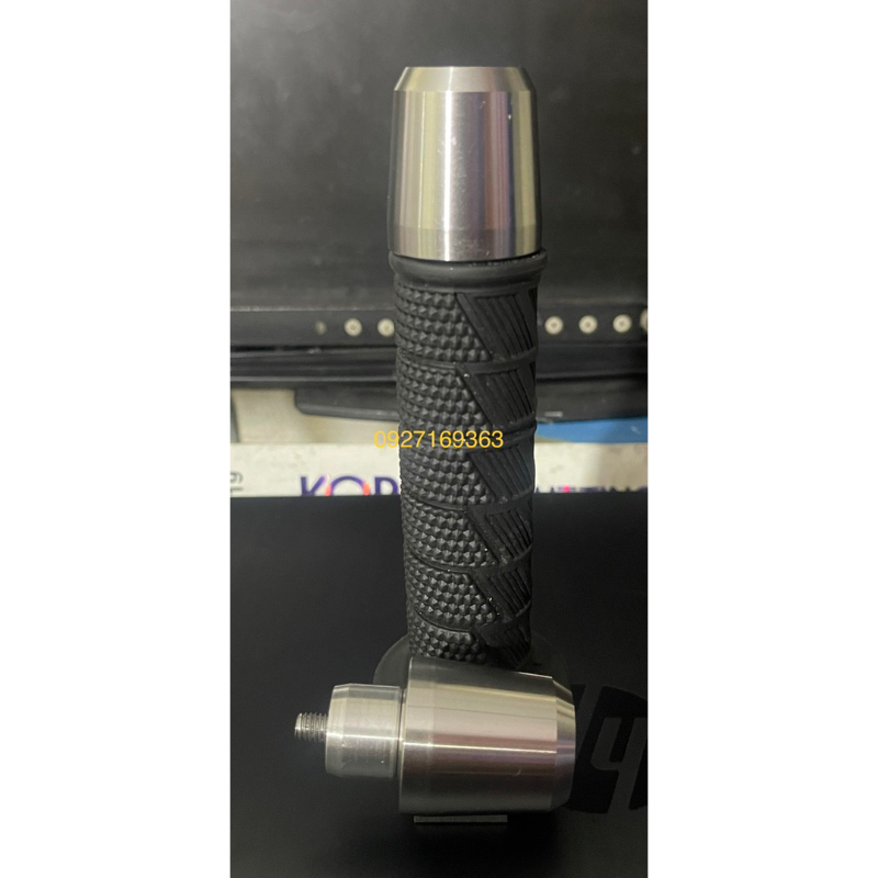 Gù tay lái CNC inox 304 đặc nguyên khối mẫu suzuki , nặng gần 400g giúp cân bằng tay lái .