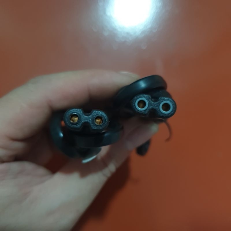 Dây nguồn số 8 ac 220v, loại tốt , dây mới, dài 50cm,tải 2.5A-5A