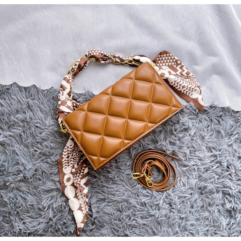 Túi CNK HANDLE QUITED CLUTCH KÈM KHĂN