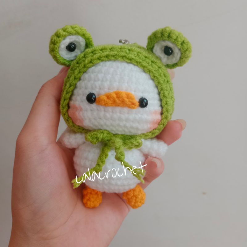 Móc khoá vịt con đội mũ ếch handmade bằng len, dệt kim, đan tay, làm quà tặng trang trí đáng yêu