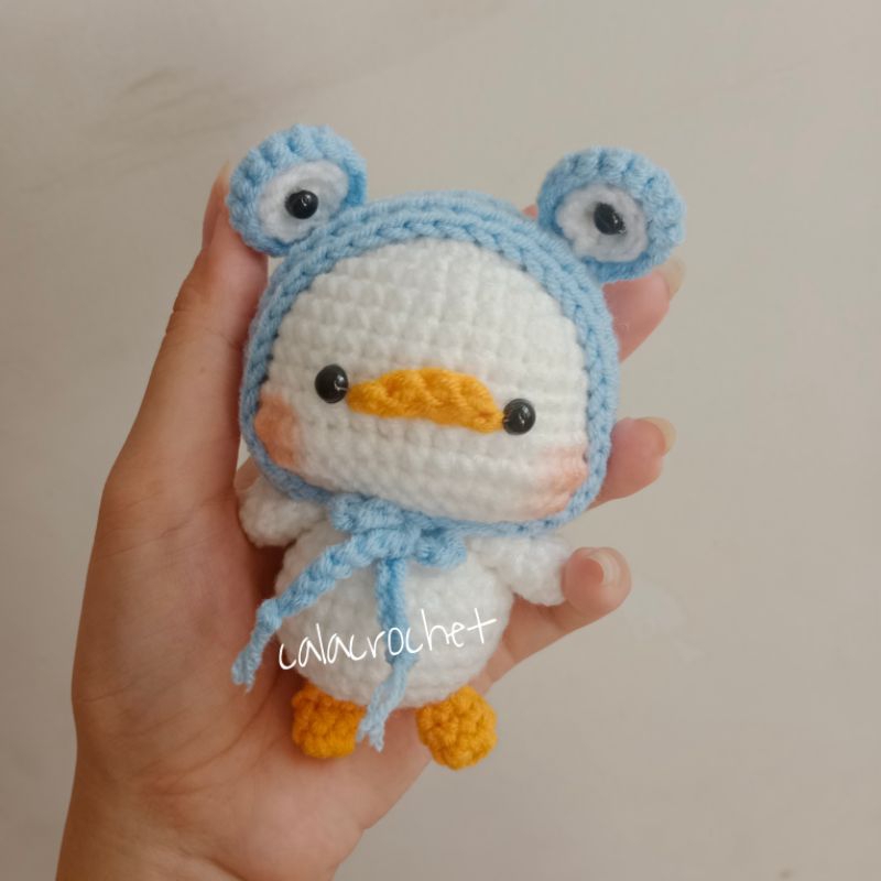Móc khoá vịt con đội mũ ếch handmade bằng len, dệt kim, đan tay, làm quà tặng trang trí đáng yêu