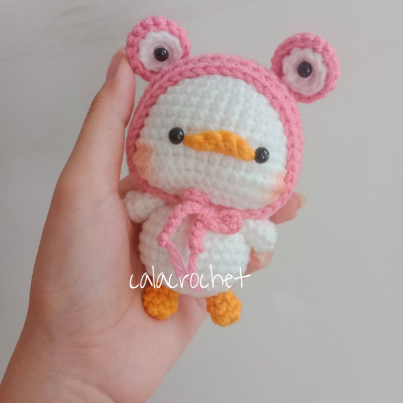 Móc khoá vịt con đội mũ ếch handmade bằng len, dệt kim, đan tay, làm quà tặng trang trí đáng yêu