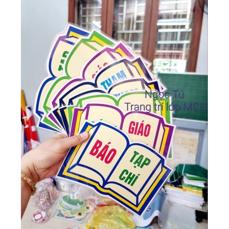 Tên Sách trang trí góc Thư viện in ép khổ A5 kèm băng dính xốp dán tường.