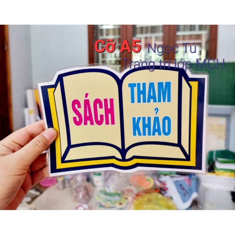 Tên Sách trang trí góc Thư viện in ép khổ A5 kèm băng dính xốp dán tường.