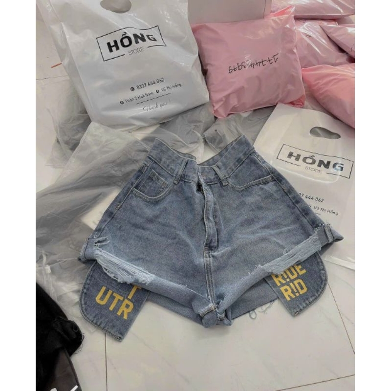 Quần short túi lòi chữ vàng