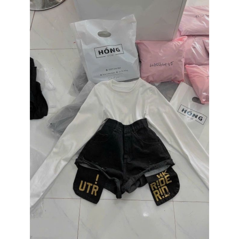 Quần short túi lòi chữ vàng