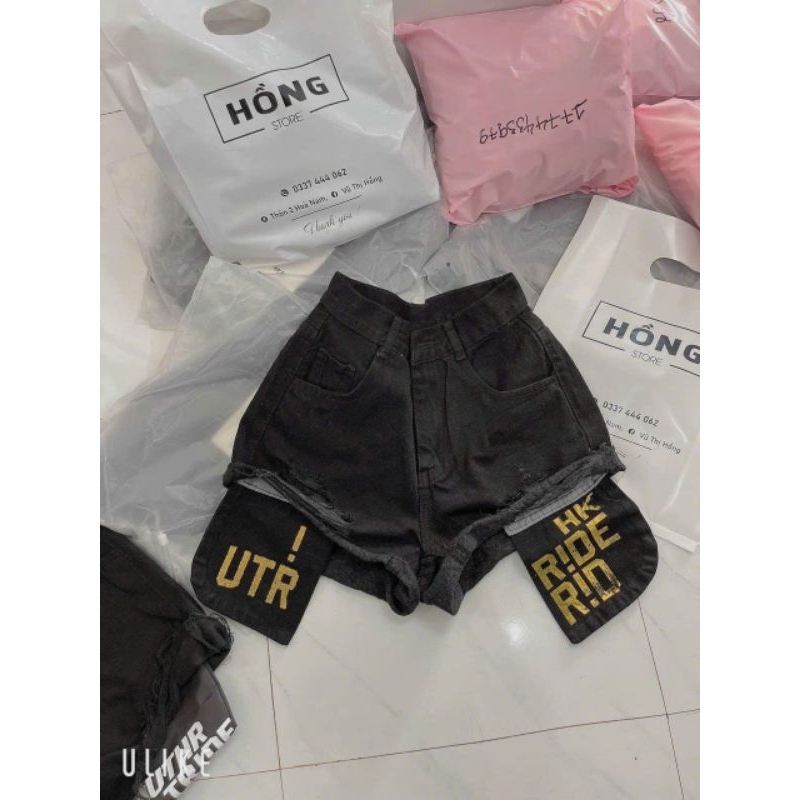 Quần short túi lòi chữ vàng