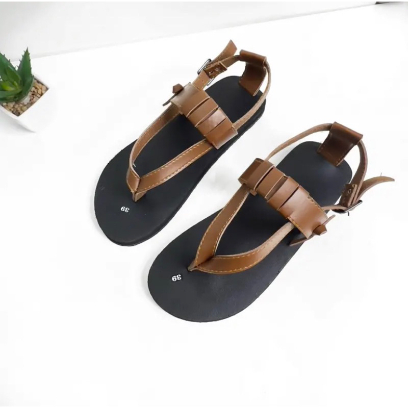 Đep sandal nữ xỏ ngón dây tết A18