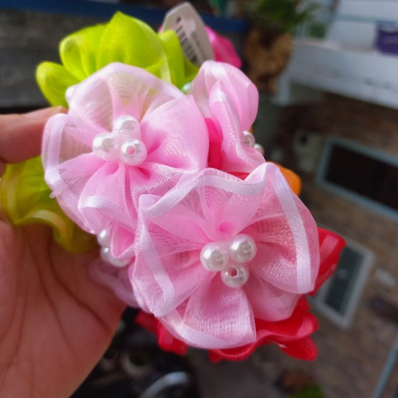 Một cặp thun cột tóc đính hoa dễ thương cho bé