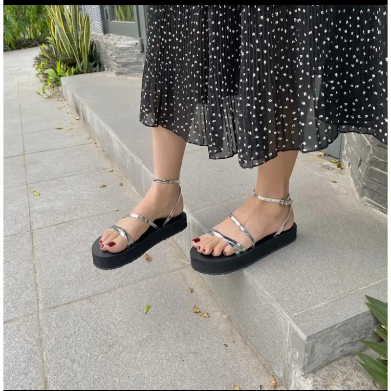 Dép sandal bạc quai mảnh