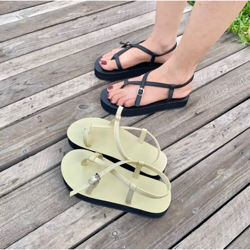 Dép sandal quai chéo khuy cài giữa 3 phân