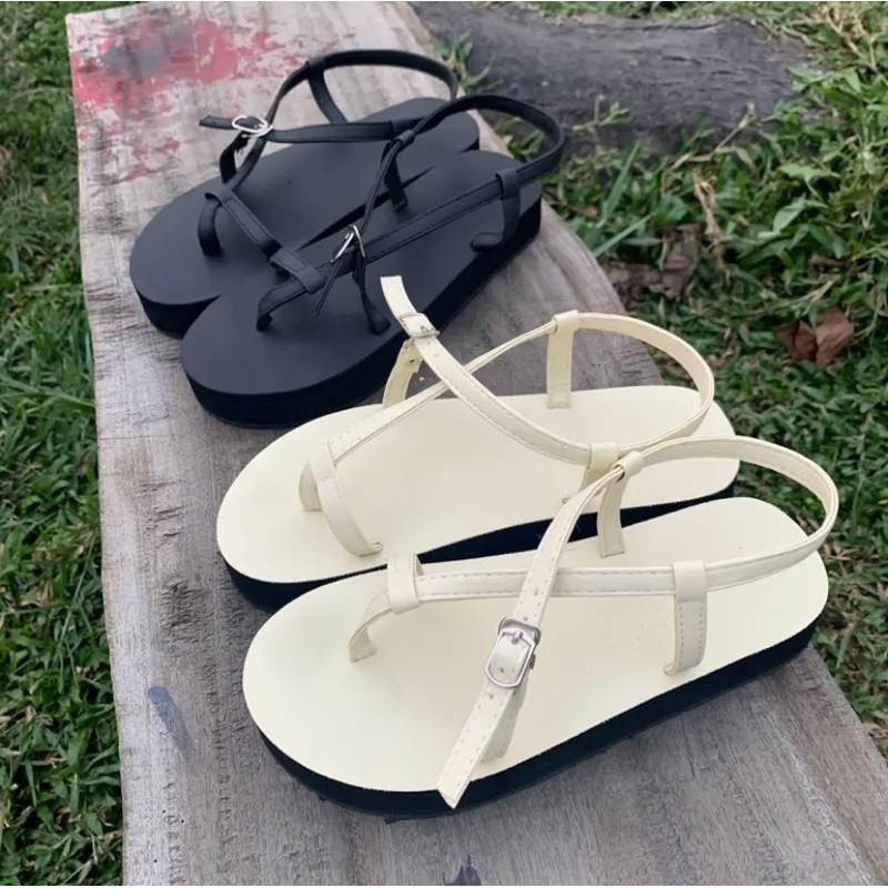 Dép sandal quai chéo khuy cài giữa 3 phân