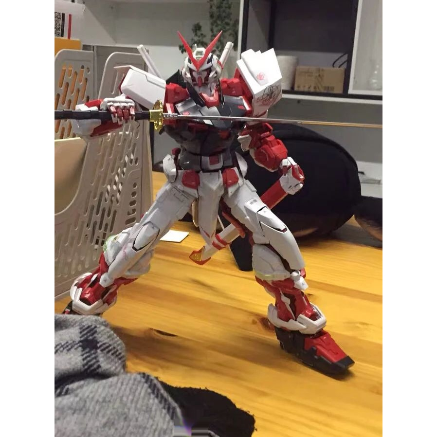 Mô hình gundam 1/144 Gundam Red Heretic