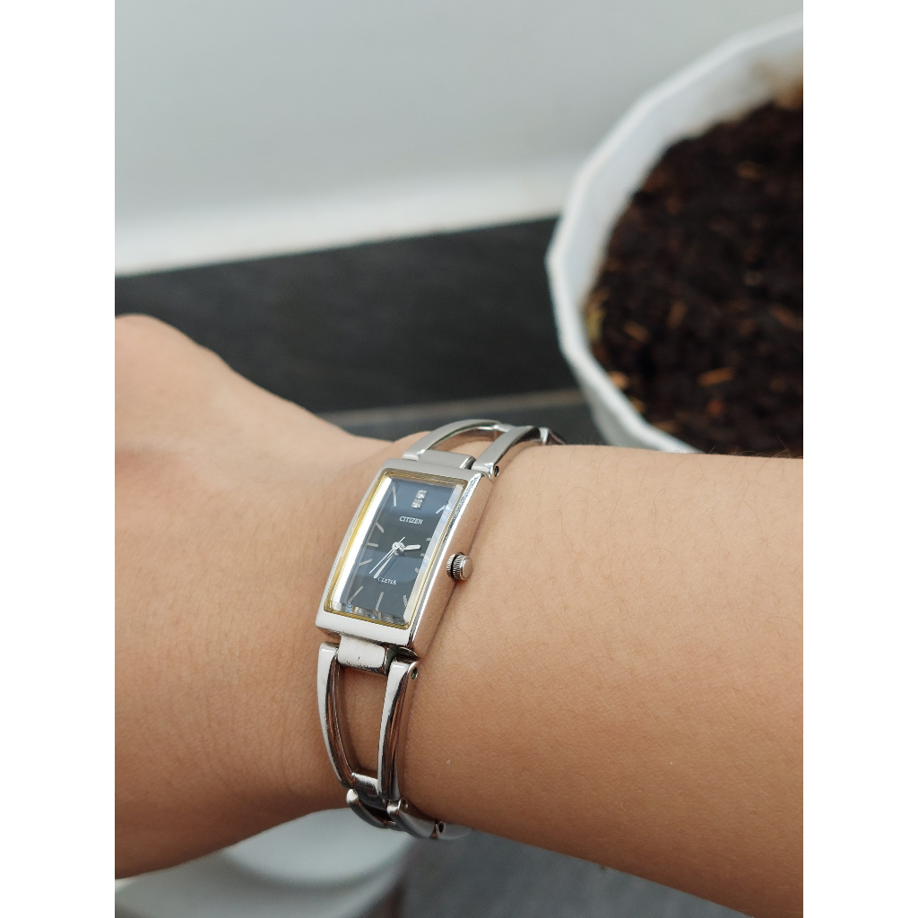 Đồng hồ nữ Citizen mặt tank đen chạy pin hàng Si