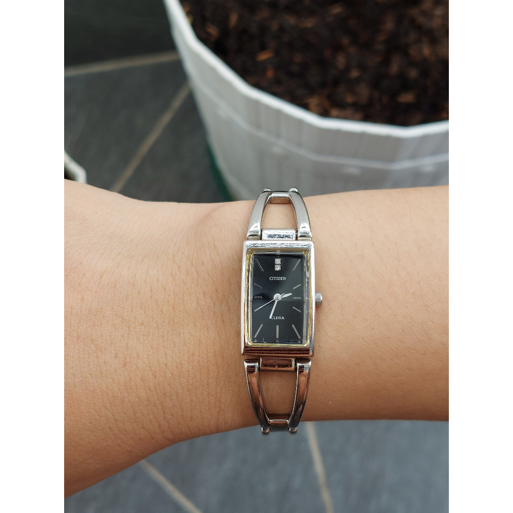 Đồng hồ nữ Citizen mặt tank đen chạy pin hàng Si