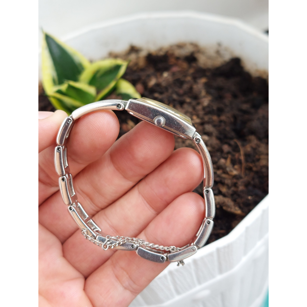 Đồng hồ nữ Citizen mặt tank đen chạy pin hàng Si